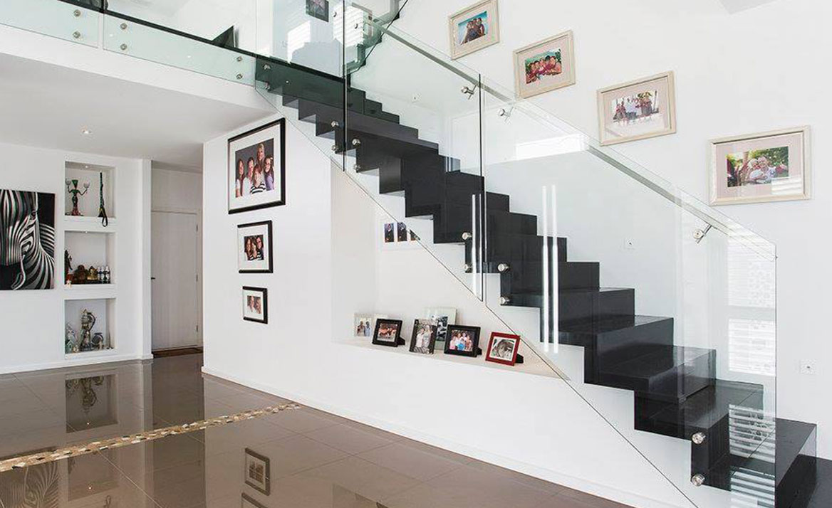 glass balustrade stairs